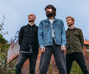 biffy-clyro-myth-happily-ever-after-review-critica